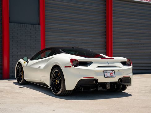 Used 2016 Ferrari 488 GTB RWD image 6