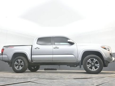 Used 2019 Toyota Tacoma TRD Sport AWD/4WD image 48
