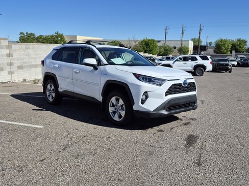Used 2021 Toyota RAV4 XLE w/ Convenience Package AWD/4WD image 7
