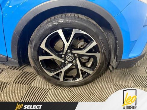 Used 2019 Toyota C-HR XLE FWD image 23