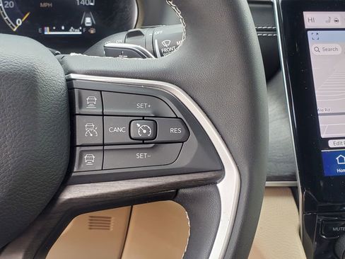 Used 2024 Jeep Grand Cherokee Limited image 19