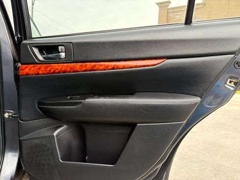 Used 2011 Subaru Outback 2.5i Limited image 38