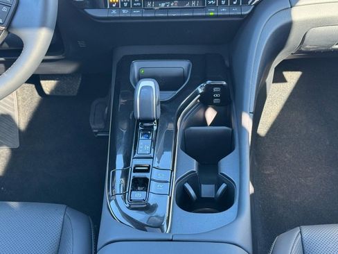 Used 2025 Toyota Crown Signia Limited image 17