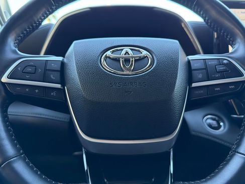 Used 2023 Toyota Highlander Platinum image 22