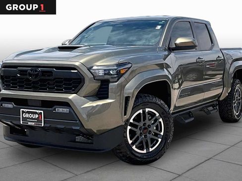 Used 2025 Toyota Tacoma TRD Sport AWD/4WD image 1