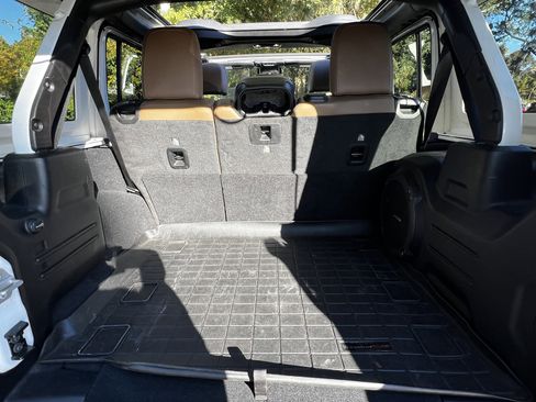 Used 2021 Jeep Wrangler Unlimited Sahara image 48