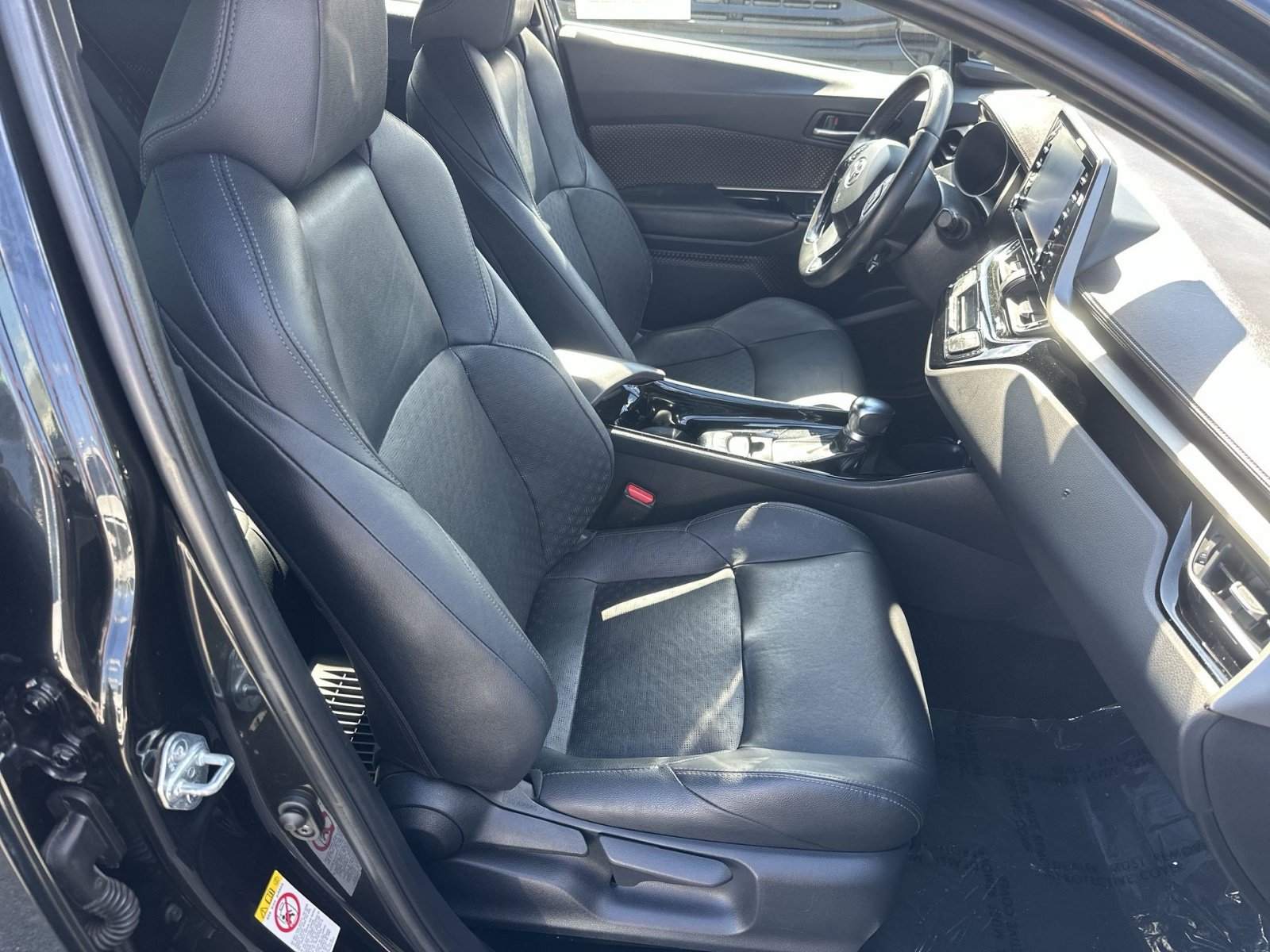 Used 2019 Toyota C-HR Limited FWD image 27