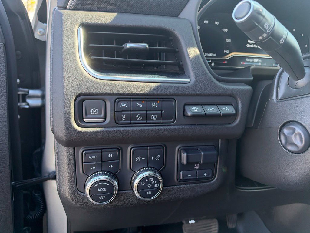 Used 2024 GMC Yukon AT4 w/ AT4 Premium Plus Package AWD/4WD image 16