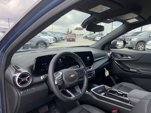 Used 2025 Chevrolet Equinox LT w/ Convenience Package II image 10