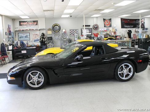 Used 2003 Chevrolet Corvette Convertible w/ Preferred Equipment Group1 image 3
