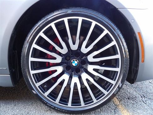 Used 2018 BMW 750i w/ Executive Package RWD image 7