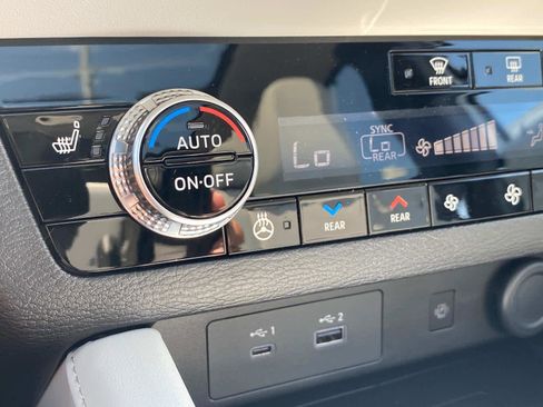 New 2025 Mitsubishi Outlander SEL image 14