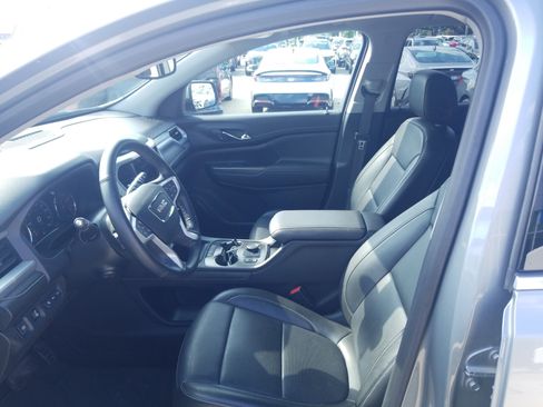 Used 2023 GMC Acadia SLT w/ Technology Package image 10