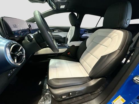 New 2026 Chevrolet Equinox EV LT w/ Convenience Package II FWD image 23