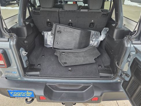 Used 2025 Jeep Wrangler Willys image 40