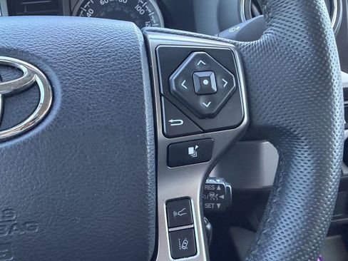 Used 2022 Toyota Tacoma SR5 RWD image 30