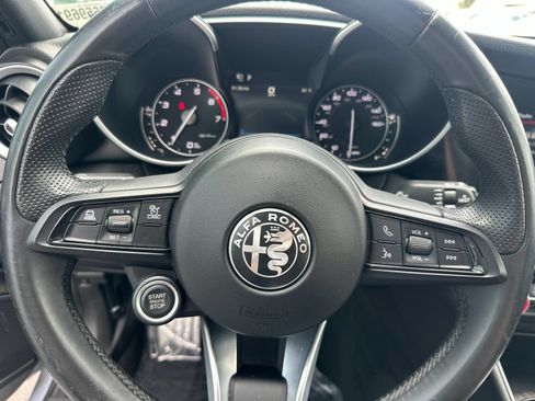 Used 2022 Alfa Romeo Giulia Ti RWD image 39