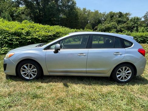 Used 2013 Subaru Impreza 2.0i Premium w/ All-Weather Pkg AWD/4WD image 8
