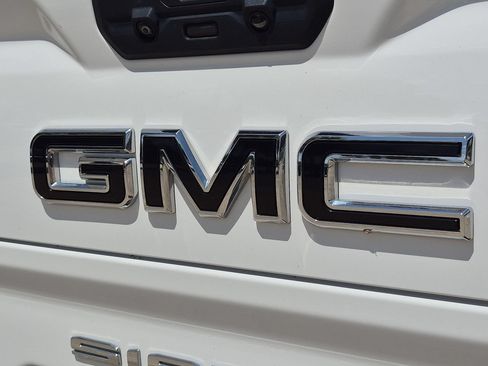 Used 2024 GMC Sierra 1500 Elevation w/ LPO, Elevation Black Package AWD/4WD image 5