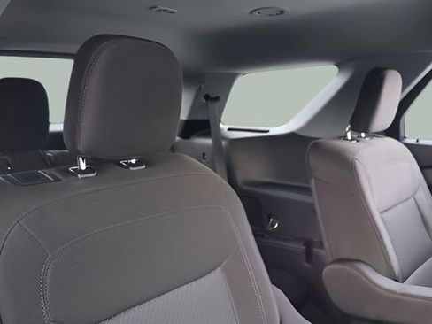 Used 2022 Ford Explorer XLT AWD/4WD image 16