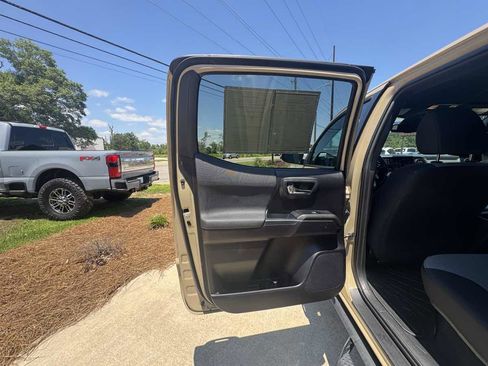 Used 2020 Toyota Tacoma TRD Off-Road AWD/4WD image 28