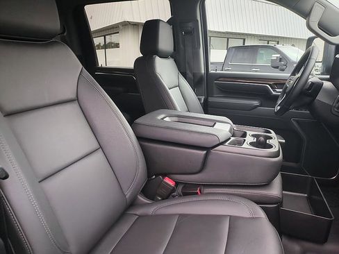Used 2025 Chevrolet Silverado 2500 LT AWD/4WD image 33