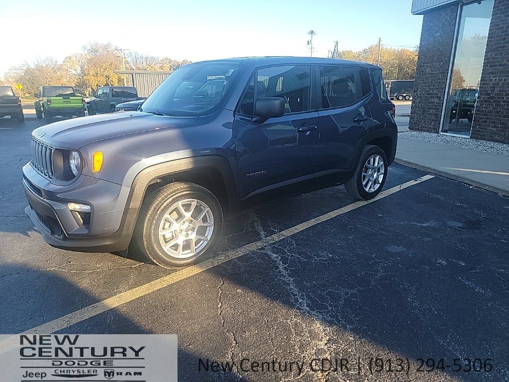 Used 2023 Jeep Renegade Latitude AWD/4WD image 1