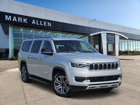 Used 2024 Jeep Wagoneer L Series II w/ Flexible Seating Group RWD image 1
