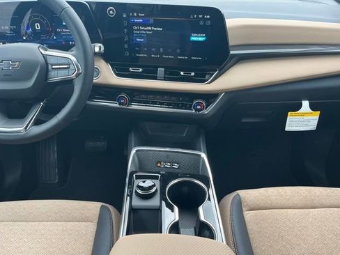 New 2026 Chevrolet Equinox ACTIV AWD/4WD image 25