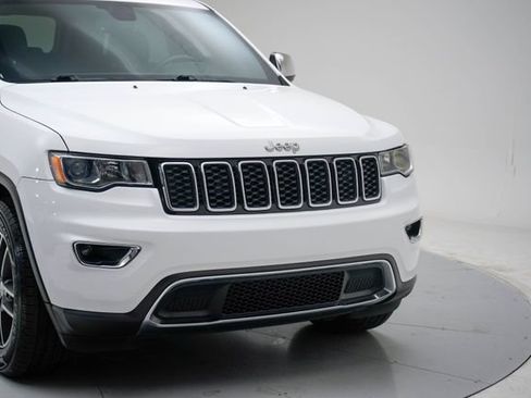 Used 2018 Jeep Grand Cherokee Limited AWD/4WD image 3