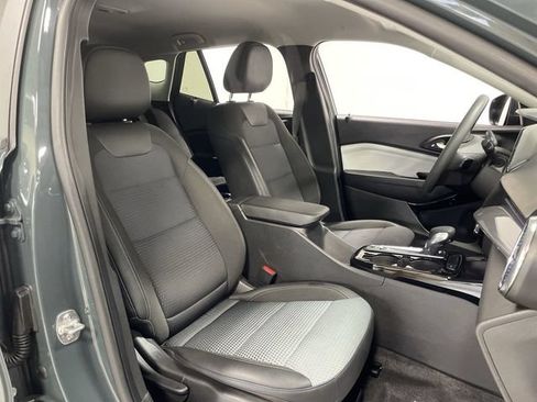 Used 2025 Chevrolet Trax LT FWD image 27