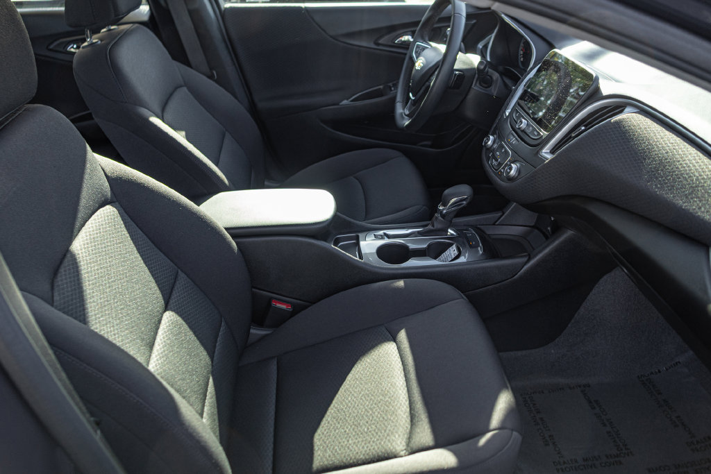 Used 2025 Chevrolet Malibu RS FWD image 31