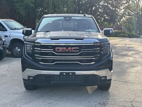 Used 2022 GMC Sierra 1500 SLT w/ SLT Convenience Package AWD/4WD image 2