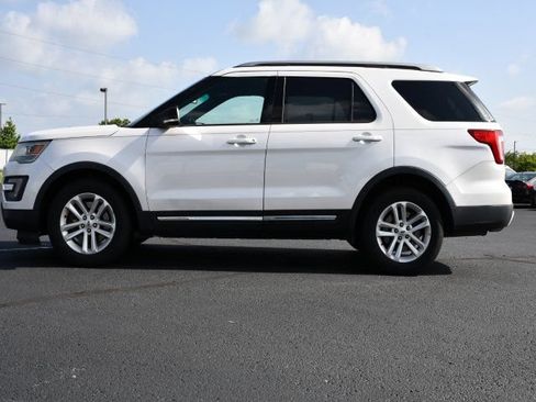 Used 2016 Ford Explorer XLT w/ Equipment Group 202A FWD image 4