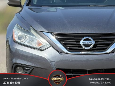 Used 2017 Nissan Altima 2.5 SL w/ Moonroof Package FWD image 11