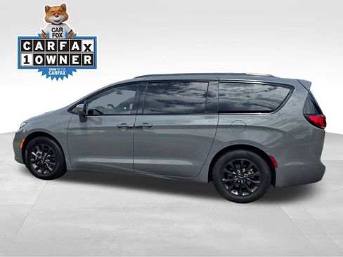 Used 2022 Chrysler Pacifica Touring-L w/ S Appearance Package FWD image 4