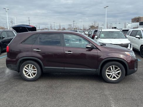 Used 2014 Kia Sorento LX image 4