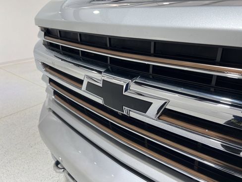 Used 2023 Chevrolet Silverado 2500 High Country w/ Technology Package image 27
