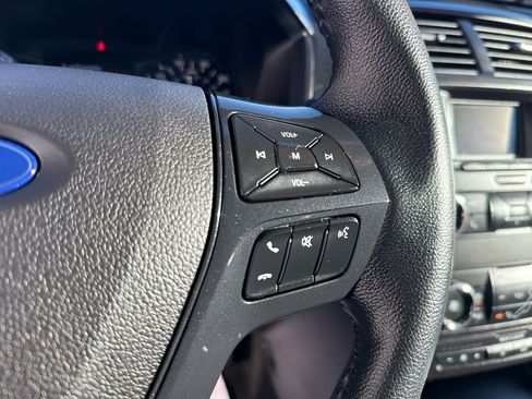 Used 2018 Ford Explorer XLT image 16