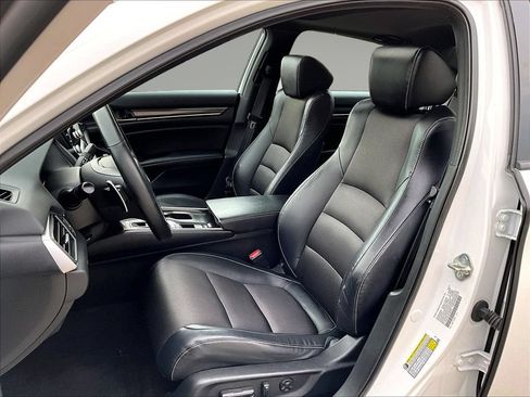 Used 2018 Honda Accord Sport image 25