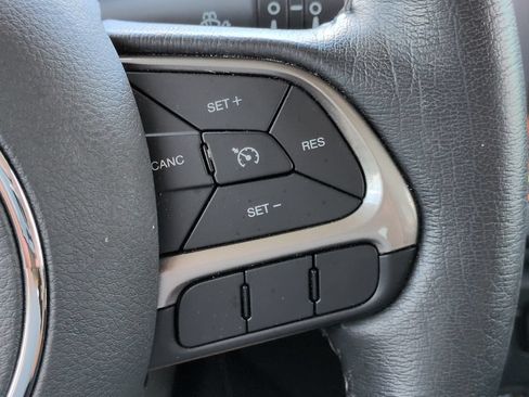 Used 2022 Jeep Renegade Latitude w/ Convenience Group AWD/4WD image 27