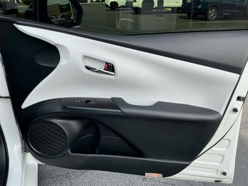 Used 2021 Toyota Prius Prime XLE image 16