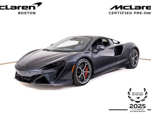 Used 2025 McLaren Artura RWD image 1