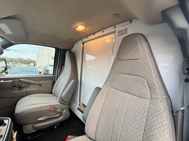 Used 2025 GMC Savana 3500 w/ Power Convenience Package RWD image 34
