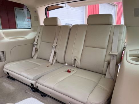 Used 2008 Cadillac Escalade AWD image 16
