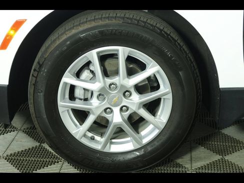 Used 2024 Chevrolet Equinox LT FWD image 9