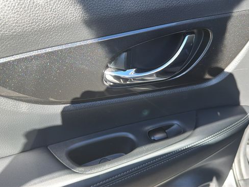 Used 2020 Nissan Rogue SV FWD image 26