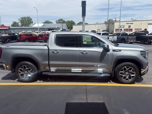 Used 2023 GMC Sierra 1500 SLT w/ SLT Premium Package AWD/4WD image 9