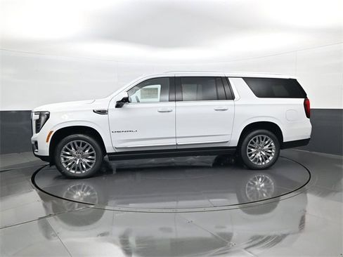 New 2026 GMC Yukon XL Denali image 8