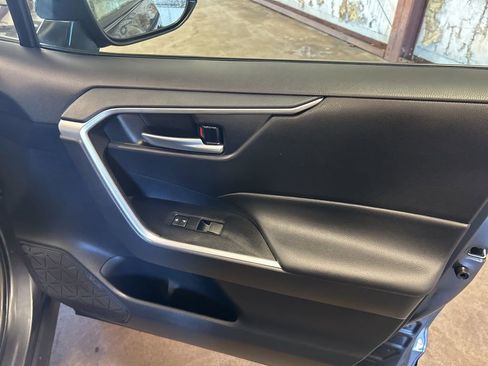 Used 2025 Toyota RAV4 XLE AWD/4WD image 28